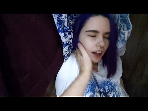 ❤️ Aimsíodh mo SIS sa closet agus chabhraigh sí cum ❤️❌ Físeán fucking linn ❤